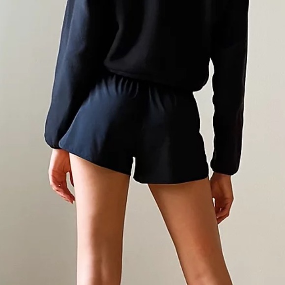 TNA ARITZIA- TnaMove Distance Shorts - Picture 3 of 6